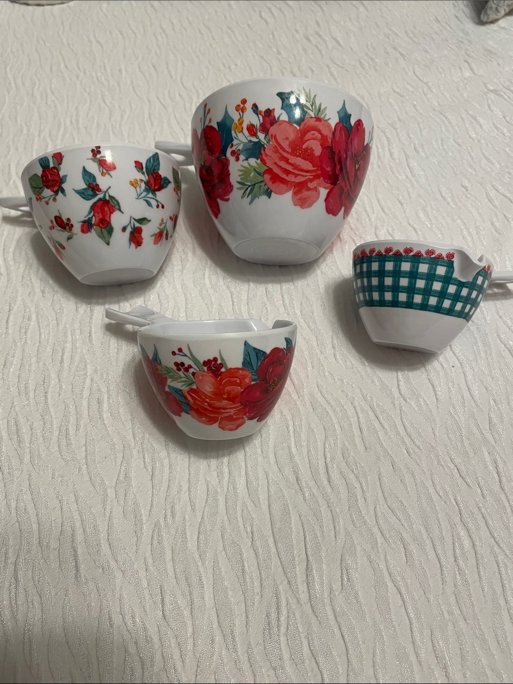 The Pioneer Woman White Floral & Teal Measuring Cup Set